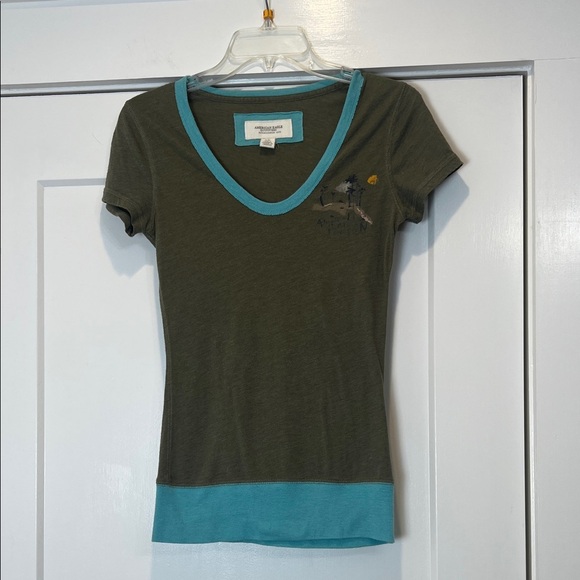 American Eagle Outfitters Green and Teal V-Neck Tee size small. - Picture 1 of 8